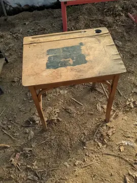 Bureau d'écolier en bois