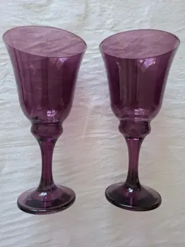 2 Verres à pied violets
