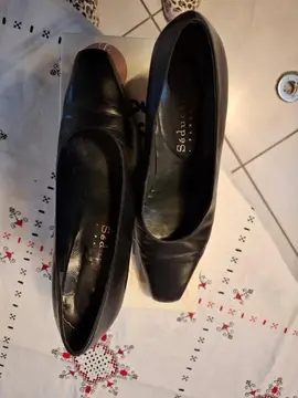 Escarpins noirs P39 (8 1/2) Seducta