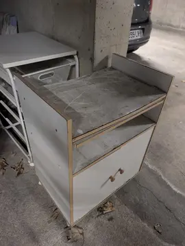 Meuble à roulettes en bois