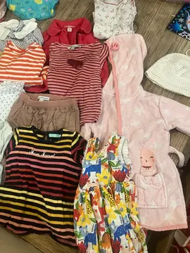 Vêtements fille 18-24 mois + serviettes de table