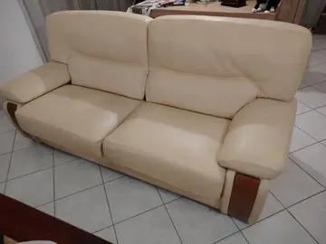 Canapé en cuire jaune