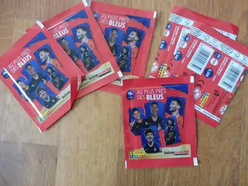 6 paquets non ouverts Panini au coeur des bleus