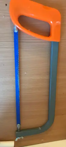 Scie à métaux, qualité basique