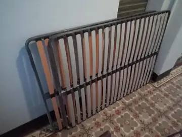 2 lits-doubles avec visserie - 140 x 190