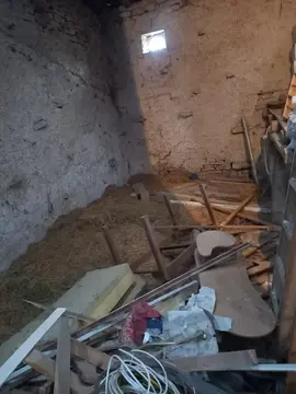 Donne vieux foin en vrac à récupérer sur place