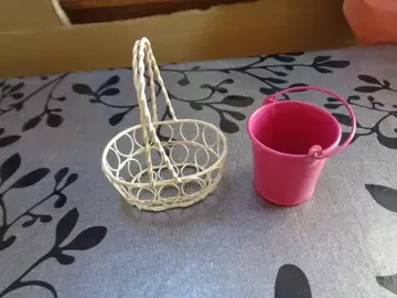 Lot petit panier et petit seau en fer