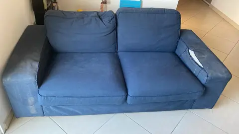 DONNE CANAPE BLEU FONCE IKEA KIVIK