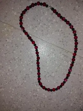 collier de perles rouge noir neuf