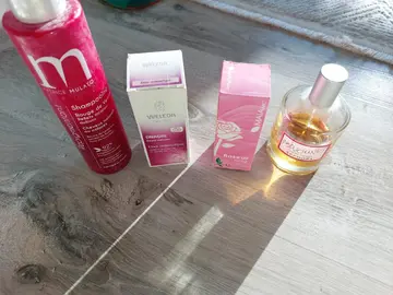 produits cosmétiques divers certains entamés