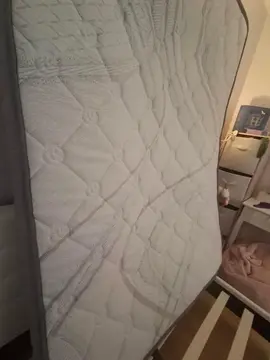 Donne matelas neuf . Avec defaut de fabrication il fait une cuvete au millieu . Si personne interess