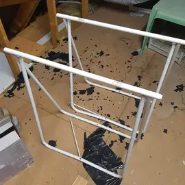 2 tréteaux en métal en TBE