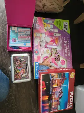 Jeux créatifs enfants (1 puzzle, 2 boîtes de fabrications de bracelets, une boîte de fabrication de