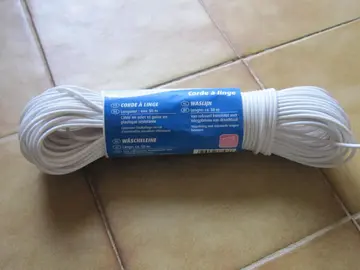 Corde à linge neuve