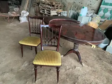 TABLE EN BOIS ET 4 CHAISES
