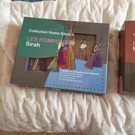 coffrets créatifs pompons et coussins