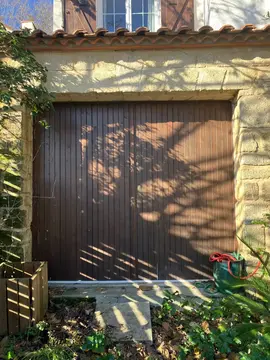 Porte de garage en bois