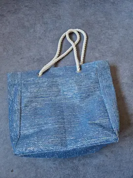 Sac bleu brillant, synthétique