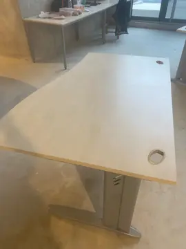 3 bureaux à donner URGENT quartier restanque