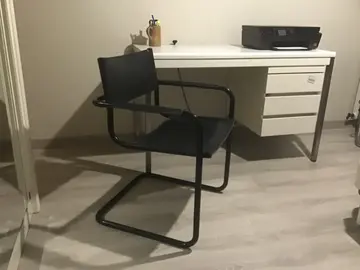Bureau avec fauteuil en cuir