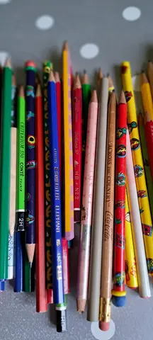 Lot de crayons en papier