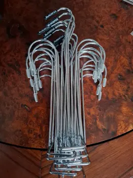 Lot de porte ceinture ou cravate en métal ?