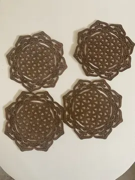 décoration en bois teinté