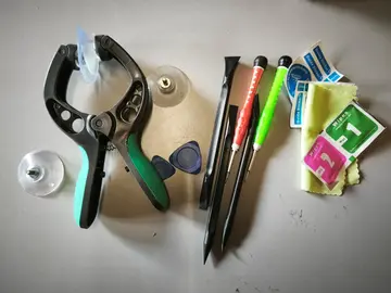 outils pour démonter les smartphones