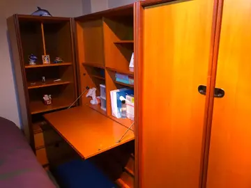 armoire, secrétaire, petite bibliothèque et chevet en merisier