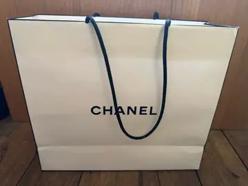 sac Chanel papier 35*30cm environ