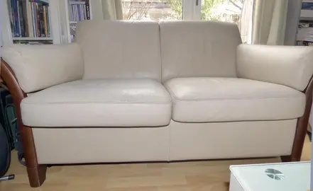 Canapé en cuir beige deux places Stressless