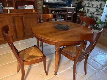 table en merisier massif avec 4 chaises et 2 rallonges