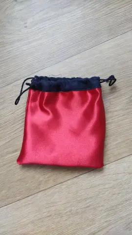 pochon bijou en satin rouge