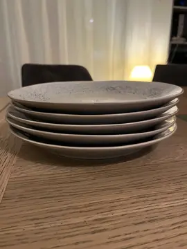 5 assiettes en céramique