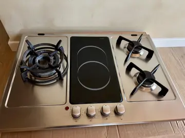 table de cuisson whirlpool 3 feux gaz et 2 vitrocéramique