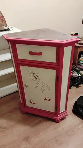 Petit meuble d'angle