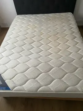 matelas taché
