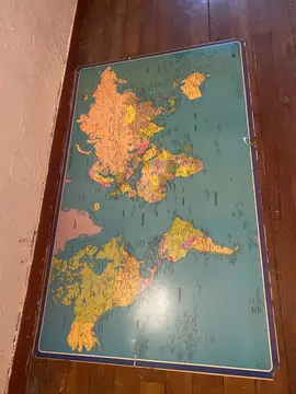 grande mappemonde plastifiée de 1987