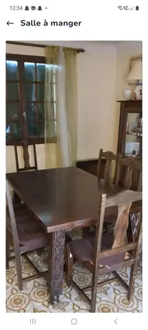 salle à manger composée d'une table + 6 chaises + buffet + meuble vitrée