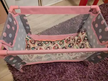 jouet lit de poupée