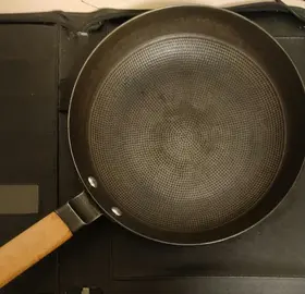 Poêle de marque Brandt, en fonte d'aluminium, 24cm