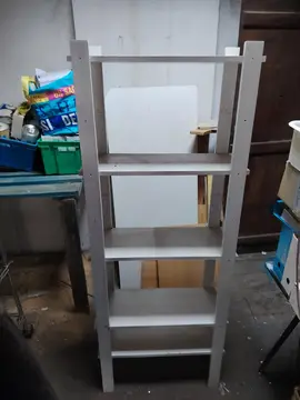 étagère en bois blanc