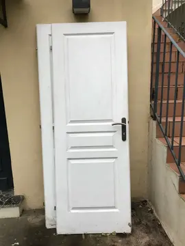 2 portes blanches en bois