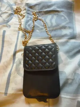 porte smartphone neuf avec chaînette merci de tel