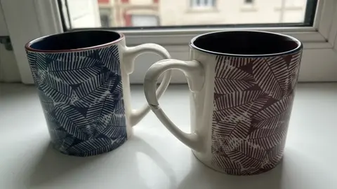 2 mugs assortis