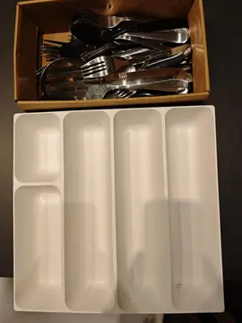 Couverts divers + cuiller et fourchette à salade + organisateur