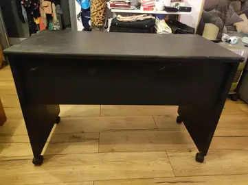 petit bureau bois sur roulettes