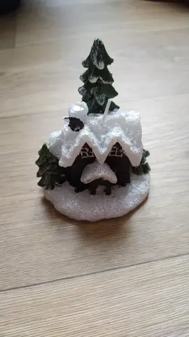 bougie maison enneigée