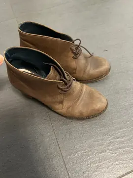 donne paire de chaussures pointure 37