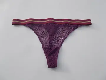 string femme taille M